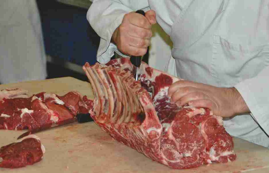 Why do restaurants that focus on "wholesale beef" tend to build more loyal customers?