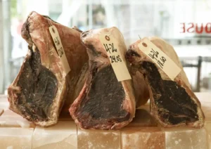 เนื้อวัวดรายเอจ (Dry Aged Beef)